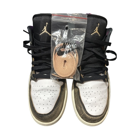 Air Jordan 1 low SE Black/ White Onyx White Sail Size 13 - Picture 3 of 9